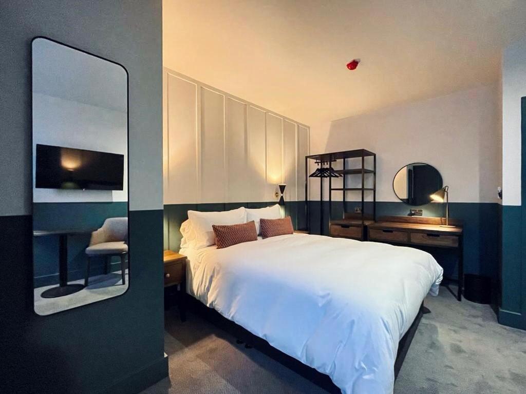 Large Double Room,1356866180:JPEG